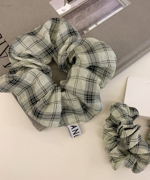 専用❤︎ベーシックチェック×グレージュイエロー❤︎チャーム付きシュシュ 専用❤︎ベーシックチェック×グレージュイエロー❤︎チャーム付きシュシュ