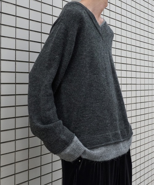 Perushu(ペルーシュ)の「レイヤードリラックスデザインVネックニット(ニット/セーター・メンズ・ベージュ/チャコールグレー/ブラウン・LARGE/MEDIUM)」の17枚目の写真