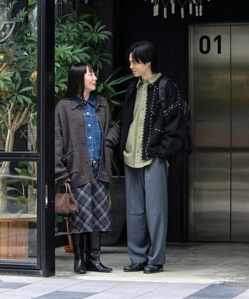 GLOSTER（グロスター）の「【ユニセックス対応】ハンドステッチニットジャケット（カーディガン/ボレロ・メンズ・ベージュ/ブラック/チャコールグレー・S/M/L）」の4枚目の写真