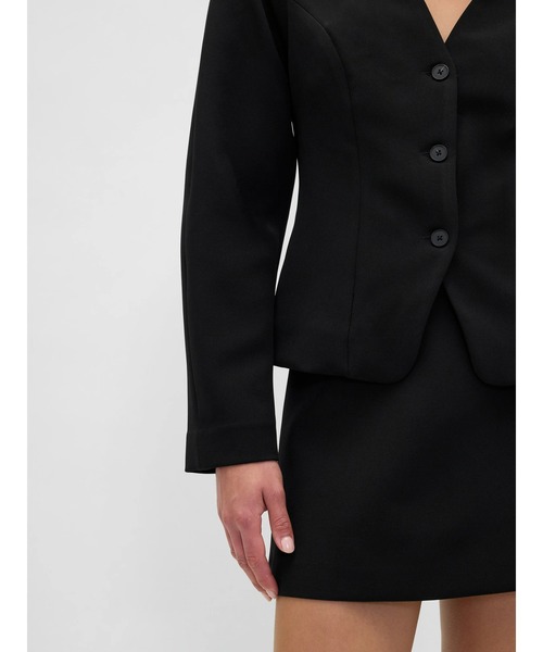 GAP（ギャップ）の「バイストレッチ ストラクチャー フロントボタン トップス（ノーカラージャケット・レディース・ブラック・XS/S/M/L/XXS）」の4枚目の写真