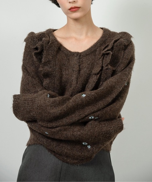 lawgy（ラウジー）の「floral pattern embroidery knit / フローラルパターンエンブロイダリーニット（ニット/セーター・レディース・ホワイト/ブラウン/グレー・FREE）」の5枚目の写真