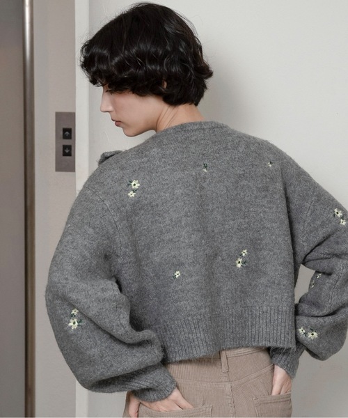 lawgy（ラウジー）の「floral pattern embroidery knit / フローラルパターンエンブロイダリーニット（ニット/セーター・レディース・ホワイト/ブラウン/グレー・FREE）」の15枚目の写真