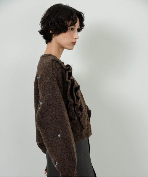 lawgy（ラウジー）の「floral pattern embroidery knit / フローラルパターンエンブロイダリーニット（ニット/セーター・レディース・ホワイト/ブラウン/グレー・FREE）」の7枚目の写真