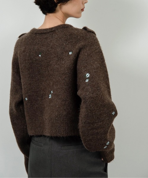 lawgy（ラウジー）の「floral pattern embroidery knit / フローラルパターンエンブロイダリーニット（ニット/セーター・レディース・ホワイト/ブラウン/グレー・FREE）」の8枚目の写真