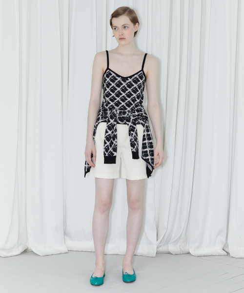SINOON(シヌーン)の「FLOWER PATTERN SLEEVELESS (BLACK)(ニット/セーター・レディース・ブラック・FREE)」の2枚目の写真