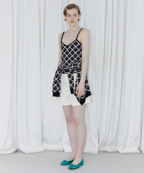 SINOON(シヌーン)の「FLOWER PATTERN SLEEVELESS (BLACK)(ニット/セーター・レディース・ブラック・FREE)」の3枚目の写真