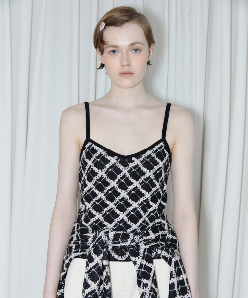 SINOON(シヌーン)の「FLOWER PATTERN SLEEVELESS (BLACK)(ニット/セーター・レディース・ブラック・FREE)」の4枚目の写真