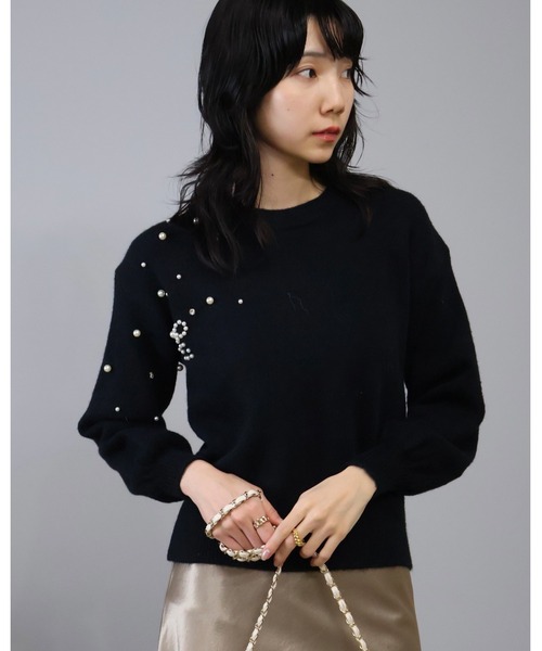Doumoi（ドゥモエ）の「パール＆ビジュー付き　ニット プルオーバー（ニット/セーター・レディース・ホワイト/ブラック/グレー/ブルー/グリーン・FREE）」の2枚目の写真