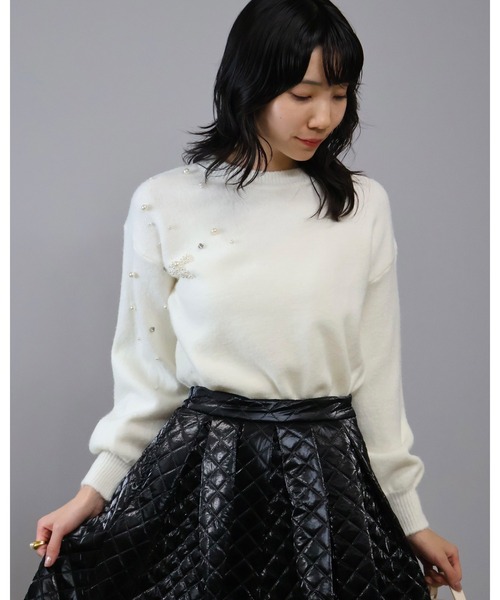 Doumoi（ドゥモエ）の「パール＆ビジュー付き　ニット プルオーバー（ニット/セーター・レディース・ホワイト/ブラック/グレー/ブルー/グリーン・FREE）」の7枚目の写真