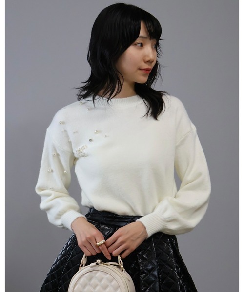 Doumoi（ドゥモエ）の「パール＆ビジュー付き　ニット プルオーバー（ニット/セーター・レディース・ホワイト/ブラック/グレー/ブルー/グリーン・FREE）」の6枚目の写真
