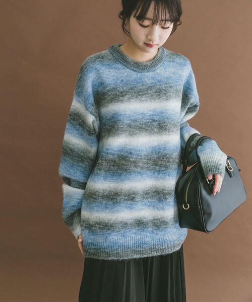 ITEMS URBANRESEARCH(アイテムズ アーバンリサーチ)の「グラデーションクルーネックルーズニット(ニット/セーター・メンズ・ブルー/レッド/イエロー・LARGE/MEDIUM)」の13枚目の写真