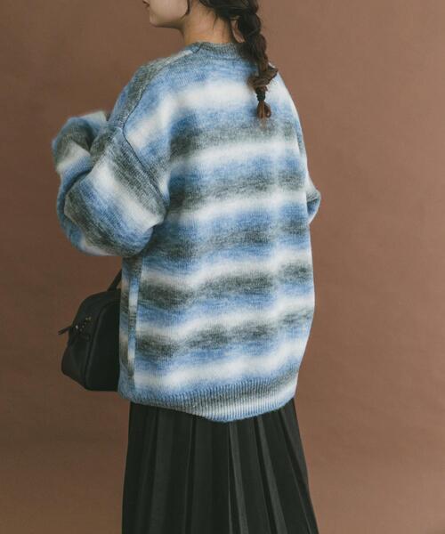 ITEMS URBANRESEARCH(アイテムズ アーバンリサーチ)の「グラデーションクルーネックルーズニット(ニット/セーター・メンズ・ブルー/レッド/イエロー・LARGE/MEDIUM)」の12枚目の写真