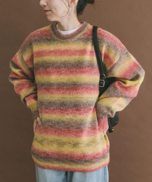 ITEMS URBANRESEARCH（アイテムズ アーバンリサーチ）の「グラデーションクルーネックルーズニット（ニット/セーター・メンズ・ブルー/レッド/イエロー・LARGE/MEDIUM）」の21枚目の写真