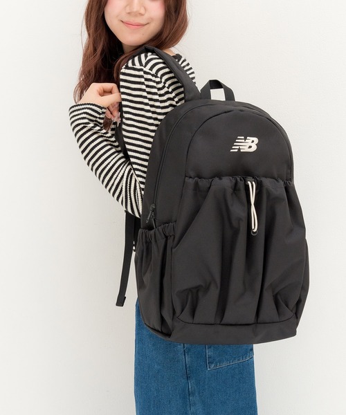 NEW BALANCE(ニューバランス)の「20L ドローコード ポリエステル デイパック(バックパック/リュック・レディース・グレー/ブラック・FREE)」の1枚目の写真