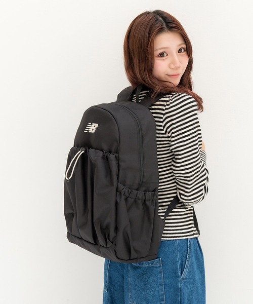 NEW BALANCE(ニューバランス)の「20L ドローコード ポリエステル デイパック(バックパック/リュック・レディース・グレー/ブラック・FREE)」の5枚目の写真
