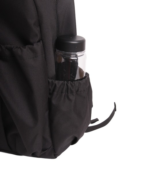 NEW BALANCE(ニューバランス)の「20L ドローコード ポリエステル デイパック(バックパック/リュック・レディース・グレー/ブラック・FREE)」の12枚目の写真