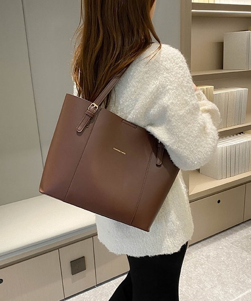 VIBGYOR(ヴィブジョー)の「urbanfemine./A4サイズ収納 シンプル・バイカラー 合成皮革トートバッグ U7594(トートバッグ・レディース・ホワイト/ブラウン/ベージュ/ブラック・FREE)」の6枚目の写真