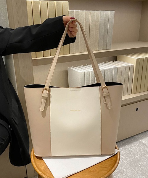 VIBGYOR(ヴィブジョー)の「urbanfemine./A4サイズ収納 シンプル・バイカラー 合成皮革トートバッグ U7594(トートバッグ・レディース・ホワイト/ブラウン/ベージュ/ブラック・FREE)」の11枚目の写真
