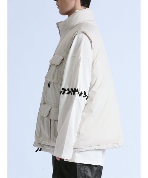 semantic design（セマンティックデザイン）の「【ユーティリティポケット ややゆったり】セマンティックデザイン スタンドカラ― 中綿ベスト（ベスト・メンズ・ライトグレー・LARGE）」の6枚目の写真