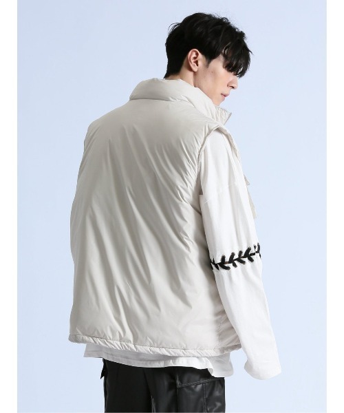 semantic design（セマンティックデザイン）の「【ユーティリティポケット ややゆったり】セマンティックデザイン スタンドカラ― 中綿ベスト（ベスト・メンズ・ライトグレー・LARGE）」の10枚目の写真