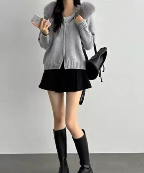 ampm(エーエムピーエム)の「ファーフードショートニットパーカー(パーカー・レディース・グレー/ブラック・L/M)」の3枚目の写真