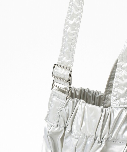 ACOC(アコック)の「ACOC / Tiered Cross Bag(トートバッグ・レディース・シルバー/ブラック・ONE SIZE)」の6枚目の写真