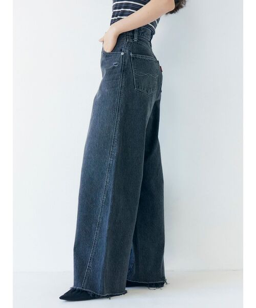 ungrid カーブデザインデニム Ungrid（アングリッド）の「デザインタックカーブデニム（デニムパンツ