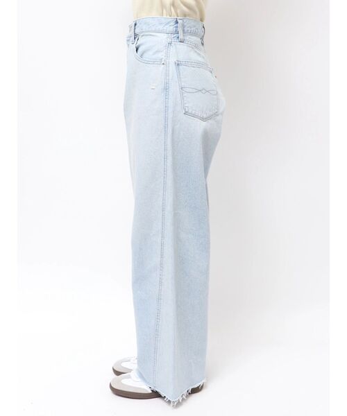 Ungrid(アングリッド)の「クラッシュデザインカーブデニム(デニムパンツ・レディース・ブラック/ライトブルー・24inch/25inch/26inch)」の16枚目の写真