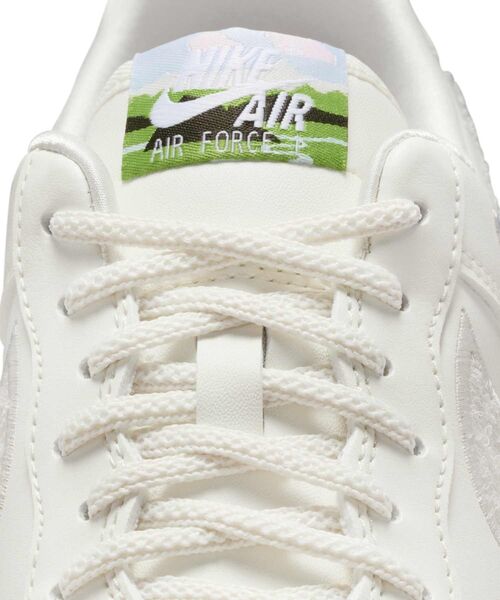 NIKE(ナイキ)の「ナイキ エア フォース 1 '07 ウィメンズシューズ / Nike Air Force 1 '07 Women's Shoes IQ1143-100 Sail(スニーカー・レディース・クリーム・23/22.5/22/26/25.5/25/24.5/24/23.5)」の16枚目の写真