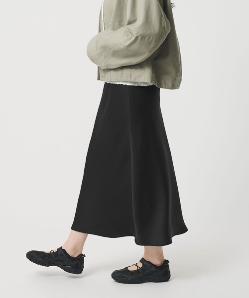 BEAUTY&YOUTH UNITED ARROWS(ビューティーアンドユースユナイテッドアローズ)の「ポリエステルサテン マーメイドフレアスカート(スカート・レディース・ベージュ/ブラック/オフホワイト・XS/S/M/L)」の11枚目の写真