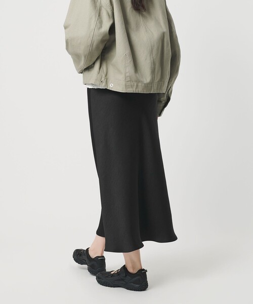 BEAUTY&YOUTH UNITED ARROWS(ビューティーアンドユースユナイテッドアローズ)の「ポリエステルサテン マーメイドフレアスカート(スカート・レディース・ベージュ/ブラック/オフホワイト・XS/S/M/L)」の12枚目の写真