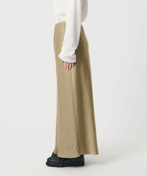 BEAUTY&YOUTH UNITED ARROWS(ビューティーアンドユースユナイテッドアローズ)の「ポリエステルサテン マーメイドフレアスカート(スカート・レディース・ベージュ/ブラック/オフホワイト・XS/S/M/L)」の15枚目の写真