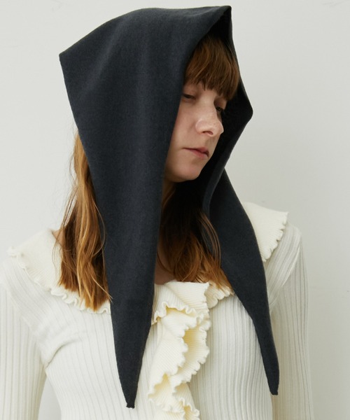 uyu.(ウユ)の「トライアングルストール/サンカクストール(ストール/ショール・レディース・グレー/ワイン/ブラック/アイボリー・FREE)」の4枚目の写真