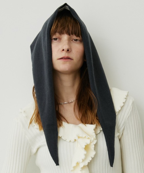 uyu.(ウユ)の「トライアングルストール/サンカクストール(ストール/ショール・レディース・グレー/ワイン/ブラック/アイボリー・FREE)」の11枚目の写真