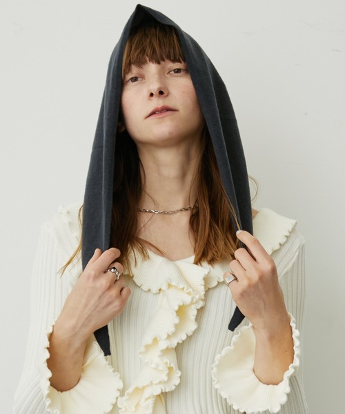 uyu.(ウユ)の「トライアングルストール/サンカクストール(ストール/ショール・レディース・グレー/ワイン/ブラック/アイボリー・FREE)」の13枚目の写真