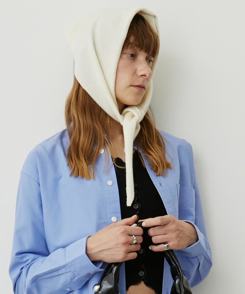 uyu.(ウユ)の「トライアングルストール/サンカクストール(ストール/ショール・レディース・グレー/ワイン/ブラック/アイボリー・FREE)」の17枚目の写真