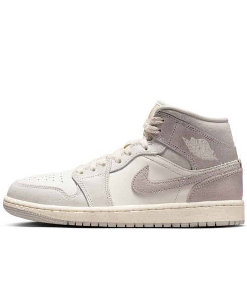 JORDAN BRAND(ジョーダンブランド)の「JORDAN BRAND Wmns Air Jordan 1 Mid Se(ジョーダンブランド ウィメンズ エア ジョーダン 1 MID SE)(スニーカー・レディース・ベージュ系・25.5cm/26cm/26.5cm/27cm/27.5cm/28cm/28.5cm/29cm/25cm/24.5cm/24cm/23.5cm/23cm)」の6枚目の写真