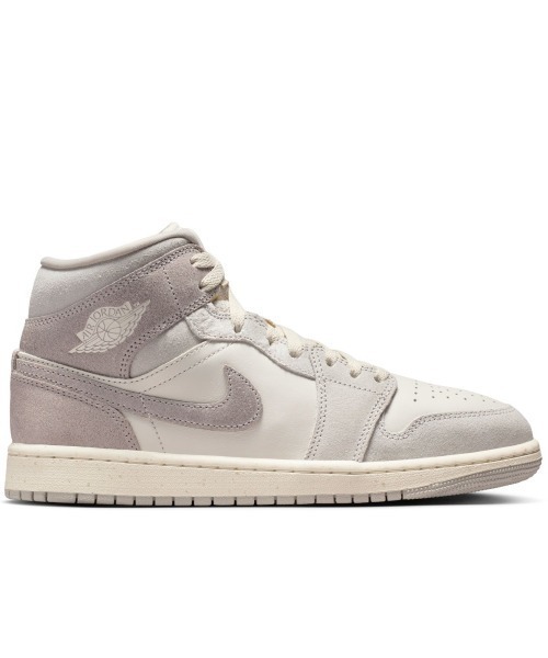 JORDAN BRAND(ジョーダンブランド)の「JORDAN BRAND Wmns Air Jordan 1 Mid Se(ジョーダンブランド ウィメンズ エア ジョーダン 1 MID SE)(スニーカー・レディース・ベージュ系・25.5cm/26cm/26.5cm/27cm/27.5cm/28cm/28.5cm/29cm/25cm/24.5cm/24cm/23.5cm/23cm)」の9枚目の写真