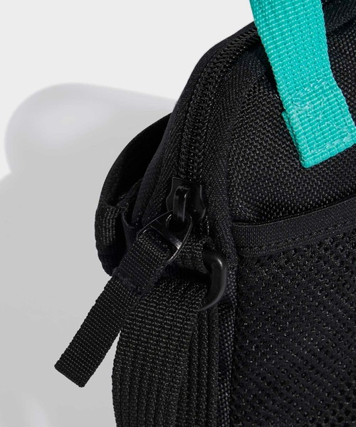 adidas(アディダス)の「メルセデスAMG ペトロナス フォーミュラ1 チーム DNA オーガナイザー / アディダスオリジナルス adidas Originals(エコバッグ/サブバッグ・メンズ・ブラック・FREE)」の6枚目の写真