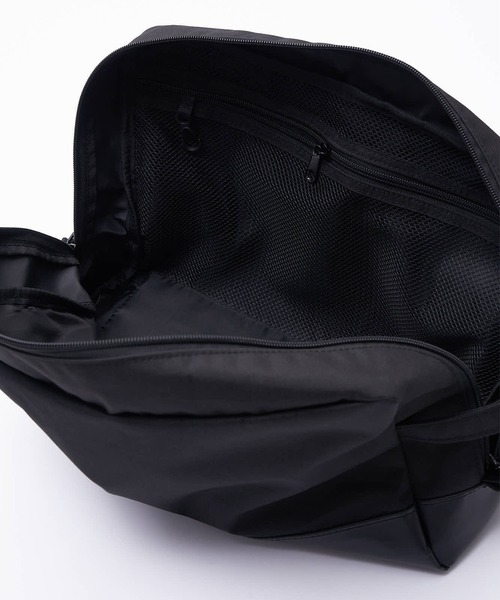 KiU(キウ)の「600D シューズバッグ キャリーオン可能(シューズ小物/雑貨・メンズ・ブラック/レオパード・FREE)」の6枚目の写真