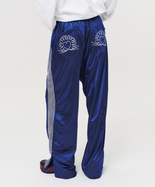 MOODBETTER（ムード ベター）の「SIDE LINE TRACK PANTS BLUE（スウェットパンツ・レディース・その他・FREE）」の4枚目の写真