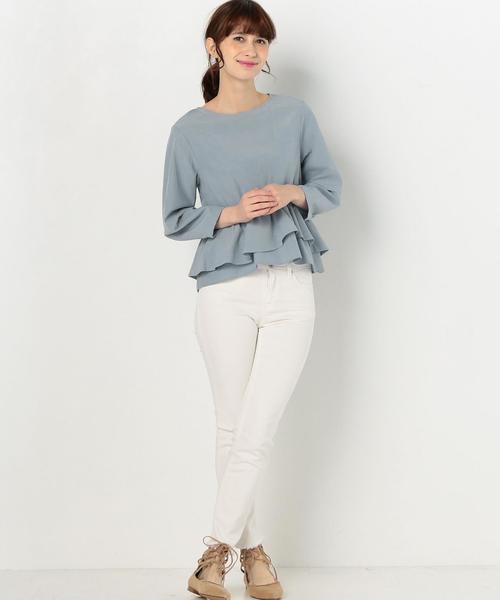 Another Edition(アナザーエディション)の「ヘムフリルブラウス/AEBFC TEN/C ヘムフリル BL(シャツ/ブラウス・レディース・オフホワイト/ライトブルー・FREE)」の6枚目の写真