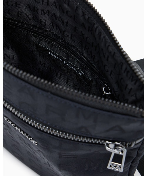ARMANI EXCHANGE(アルマーニエクスチェンジ)の「【A|X アルマーニ エクスチェンジ】オールオーバージャカードロゴ フラットショルダーバッグ(ショルダーバッグ・メンズ・ダークネイビー・FREE)」の3枚目の写真