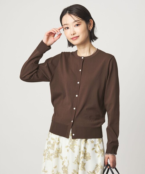 green label relaxing(グリーンレーベルリラクシング)の「HIYOKE クルーネック ニット カーディガン マシンウォッシャブル 接触冷感 UVカット 遮熱(カーディガン/ボレロ・レディース・ホワイト/ライトグレー/ダークブラウン/レッド/ネイビー・FREE)」の3枚目の写真