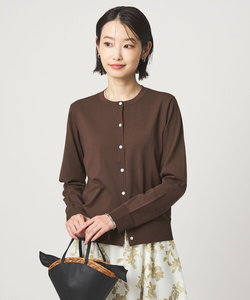 green label relaxing(グリーンレーベルリラクシング)の「HIYOKE クルーネック ニット カーディガン マシンウォッシャブル 接触冷感 UVカット 遮熱(カーディガン/ボレロ・レディース・ホワイト/ライトグレー/ダークブラウン/レッド/ネイビー・FREE)」の6枚目の写真