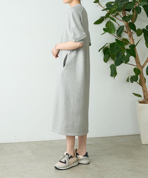 BEARDSLEY（ビアズリー）の「ランタンスリーブウラケワンピース（ワンピース・レディース・グレー/ネイビー・FREE）」の4枚目の写真