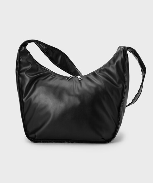 tk.TAKEO KIKUCHI(ティーケータケオキクチ)の「カーブワンショルダーバッグ(ショルダーバッグ・メンズ・ブラック・00)」の2枚目の写真