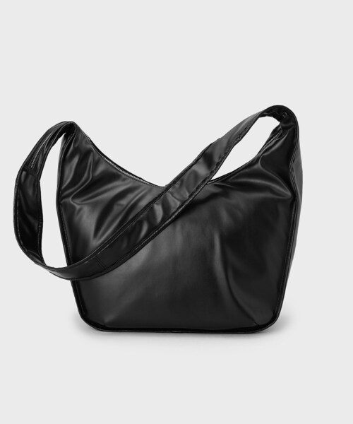 tk.TAKEO KIKUCHI(ティーケータケオキクチ)の「カーブワンショルダーバッグ(ショルダーバッグ・メンズ・ブラック・00)」の4枚目の写真