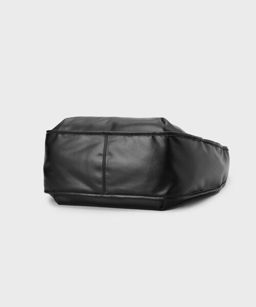 tk.TAKEO KIKUCHI(ティーケータケオキクチ)の「カーブワンショルダーバッグ(ショルダーバッグ・メンズ・ブラック・00)」の5枚目の写真