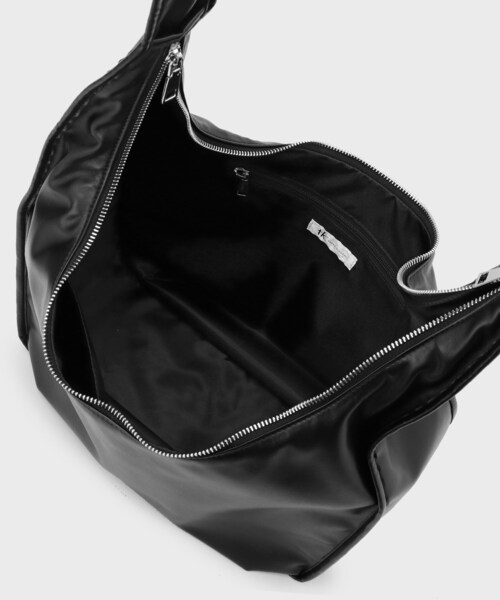 tk.TAKEO KIKUCHI(ティーケータケオキクチ)の「カーブワンショルダーバッグ(ショルダーバッグ・メンズ・ブラック・00)」の6枚目の写真